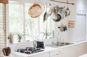 Little Cove Family Beach House (Pet Friendly)